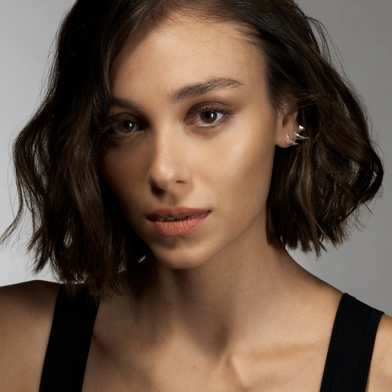 shaun-leane-rose-thorn-swerve-earrings-silver-rt021-ssnaeos