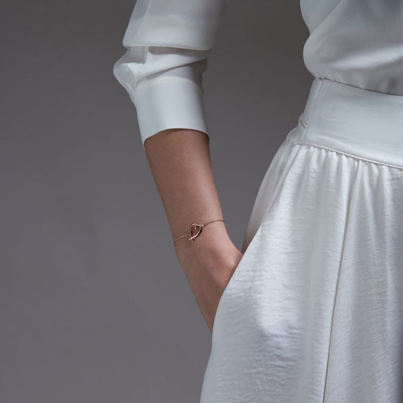 shaun-leane-signature-heart-bracelet-rose-gold-sa020-rvnabos