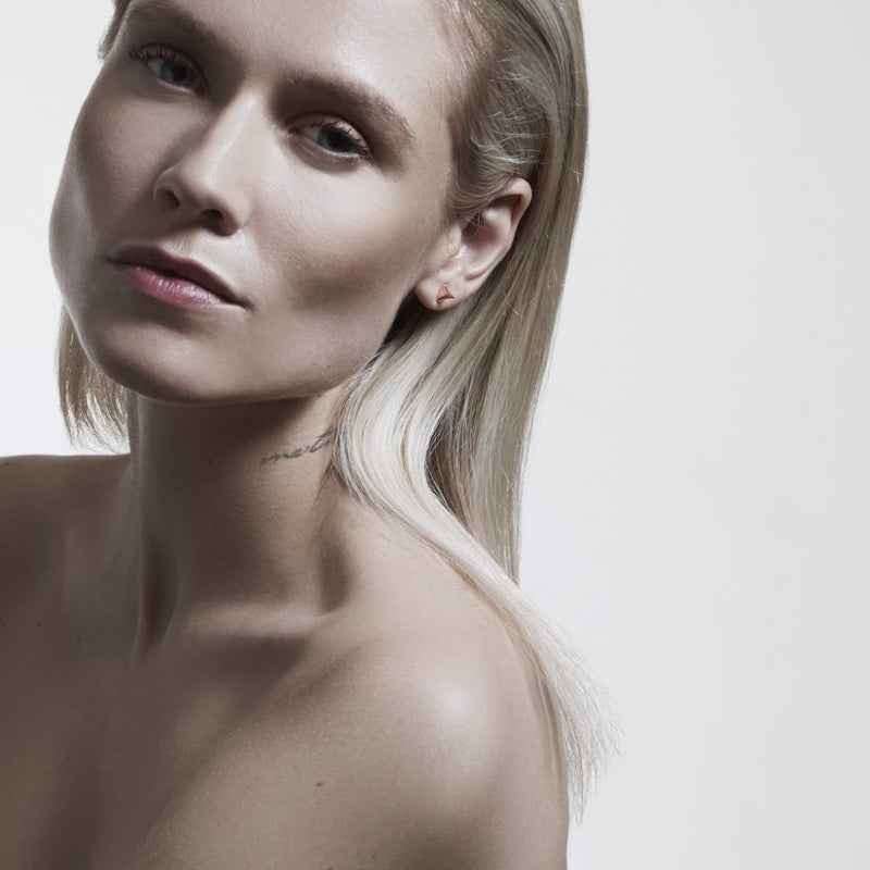 shaun-leane-small-rose-thorn-earrings-rose-gold-rt010-rvnaeos