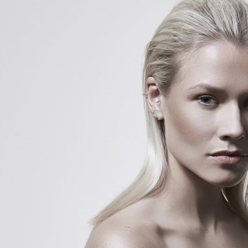 shaun-leane-small-rose-thorn-earrings-silver-rt010-ssnaeos