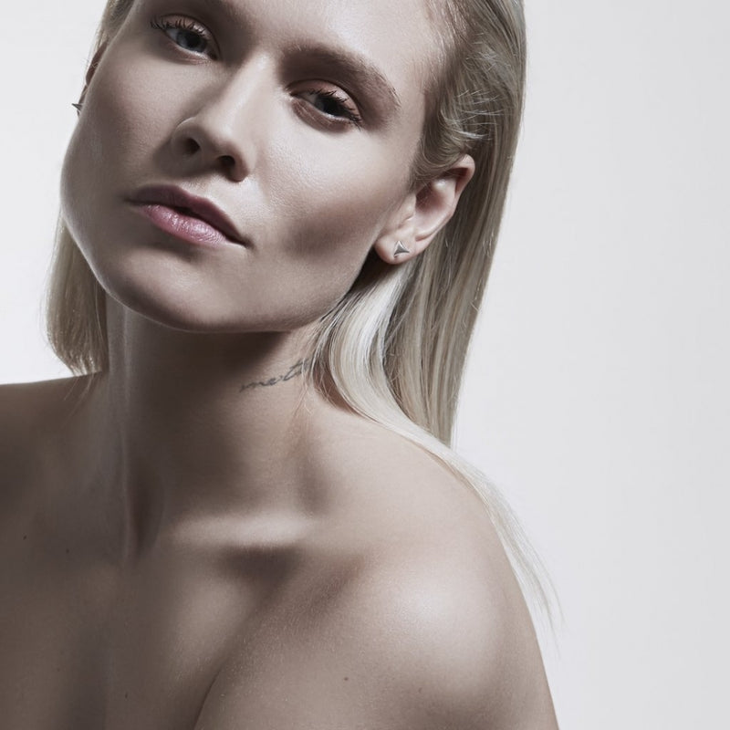 shaun-leane-small-rose-thorn-earrings-silver-rt010-ssnaeos